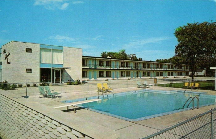Suburban House Motel (Telegraph Motel) - Old Postcard Photo